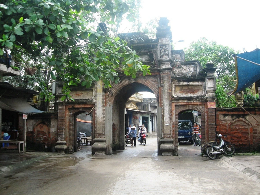 Cổng làng Nành.
