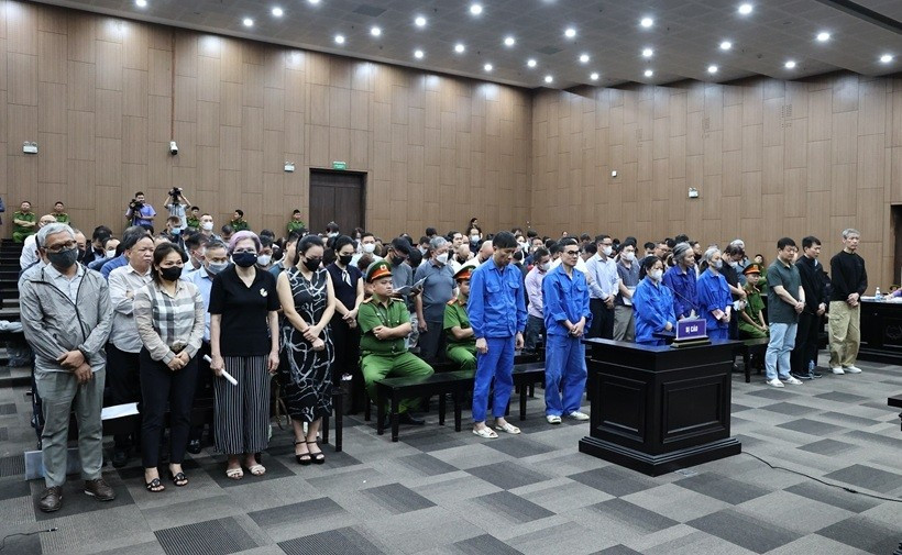 Các bị cáo tại phiên tòa. Ảnh: Hồng Nguyên cac-cuu-quan-chuc-nuong-hang-trieu-usd-2.jpg