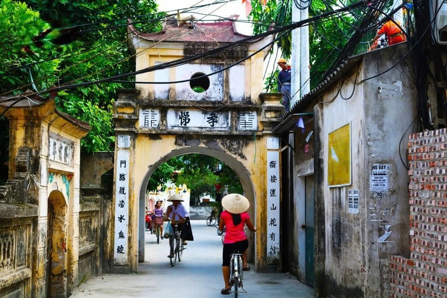 Làng Cự Đà mang vẻ đẹp cổ kính, thanh bình. Ảnh: ITN. cong-lang-va-ky-uc-nguoi-ha-thanh-3.jpg