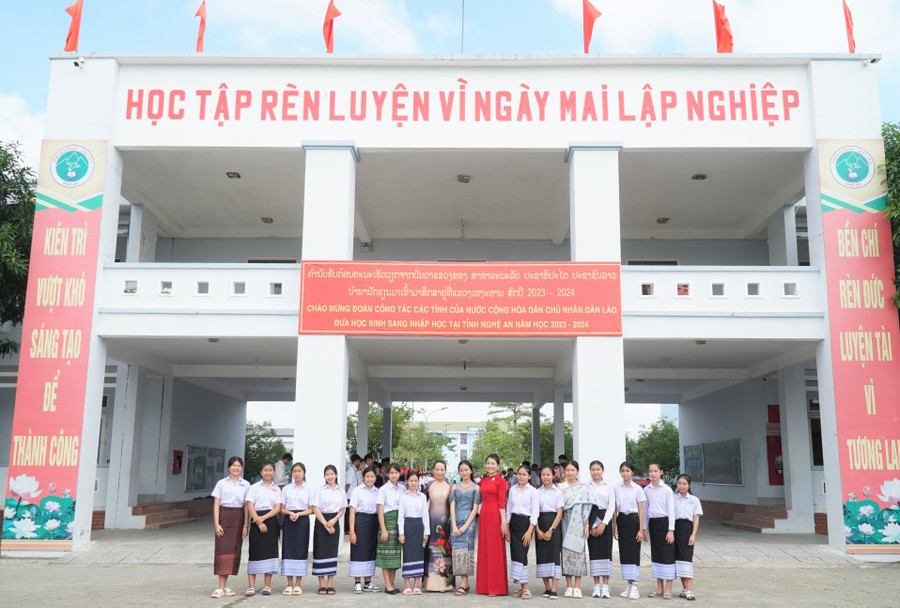 Nghệ An là tỉnh đầu tiên của cả nước đào tạo lưu học sinh Lào chương trình THPT tại Trường Phổ thông Dân tộc nội trú THPT số 2 tỉnh. Ảnh: Hồ Lài giu-vung-phat-huy-truyen-thong-dat-hoc-xu-nghe-4.jpg