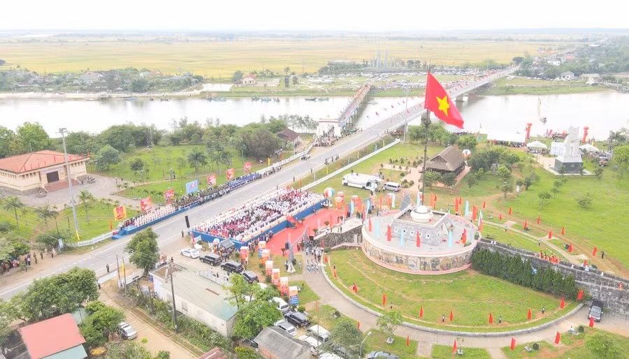 Khu di tích lịch sử quốc gia đặc biệt Đôi bờ Hiền Lương - Bến Hải sau 50 năm đất nước thống nhất. Ảnh: Đăng Đức