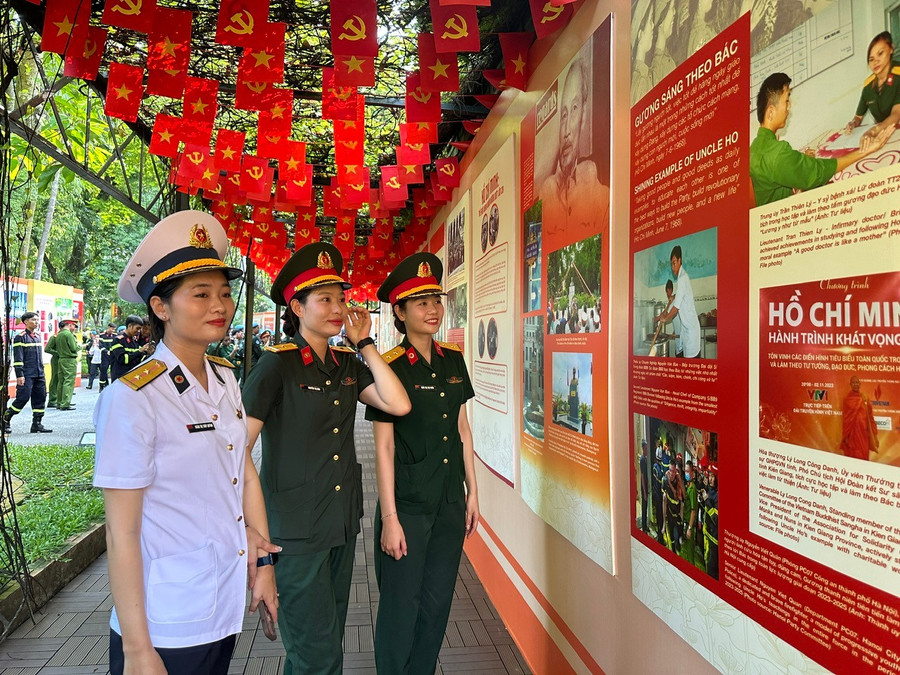Lực lượng tham gia diễu binh, diễu hành tham quan, học tập lịch sử tại Khu Di tích Chủ tịch Hồ Chí Minh tại Phủ Chủ tịch vào ngày 3/8. 80-nam-hanh-trinh-doc-lap-tu-do-hanh-phuc-3.jpg