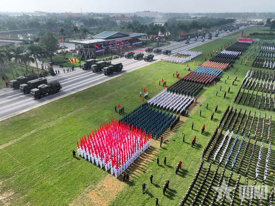 Các lực lượng thực hiện diễu binh, diễu hành tại buổi tổng hợp luyện ngày 17/7. Ảnh: Báo Quân đội Nhân dân