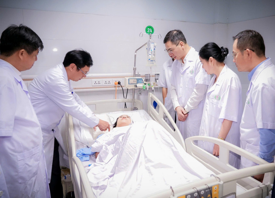 Vụ việc người nhà người bệnh tấn công các điều dưỡng tại Khoa Sơ sinh, Bệnh viện Sản Nhi Nghệ An khiến dư luận bức xúc.