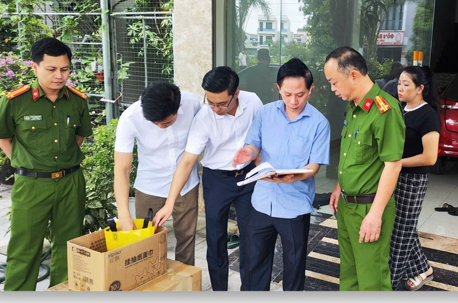 Công an thực hiện khám nhiều vị trí là nhà ở, nơi làm việc của Vi 'ngộ'. trum-giang-ho-vi-nhieu-lan-thoat-toi-ra-sao-2.png