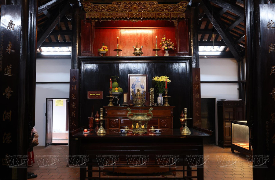Gian thờ cụ Nguyễn Thông được bày biện trang nghiêm tại trường Dục Thanh, TP Phan Thiết (Bình Thuận). Ảnh: TTXVN tam-long-yeu-nuoc-thuong-dan-cua-nho-si-nguyen-thong-2.jpg