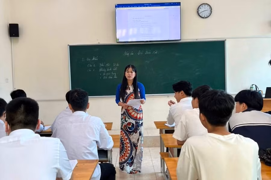 Một tiết học môn Ngữ văn của cô trò Trung tâm GDTX Bắc Ninh. Ảnh: VH.