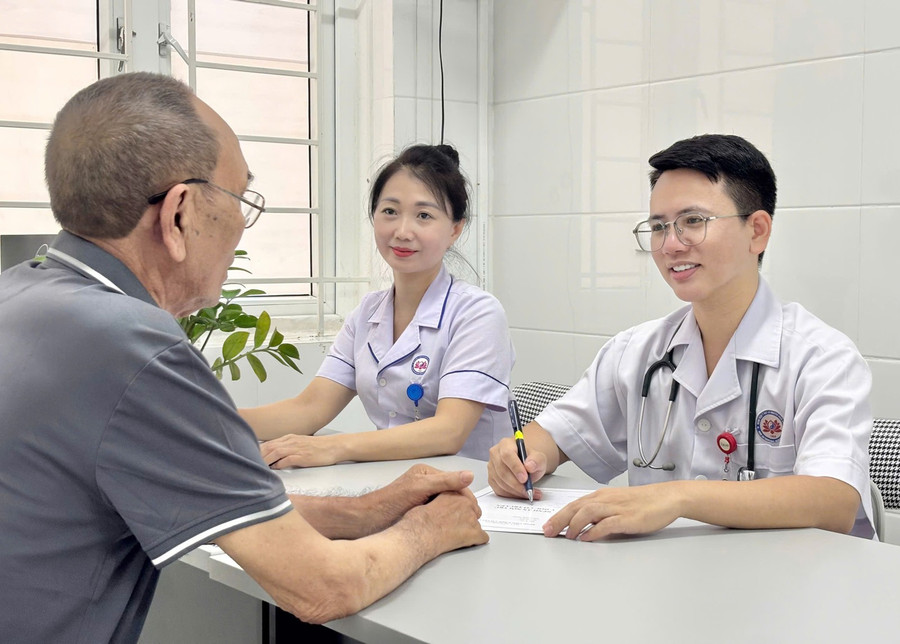 Dự kiến từ năm 2026, người dân được khám sức khỏe định kỳ hoặc sàng lọc miễn phí ít nhất một lần/năm theo nhóm ưu tiên. Ảnh minh họa