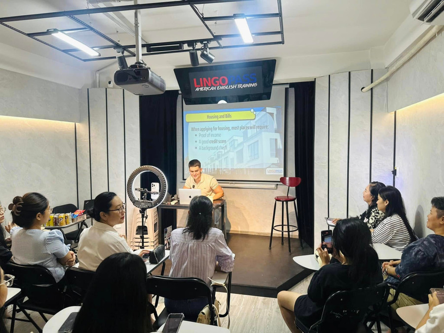 Ryan Joshua mở trung tâm dạy tiếng Anh cho người Việt. Ảnh: NVCC chang-trai-my-yeu-ngon-ngu-va-van-hoa-viet-4.jpg