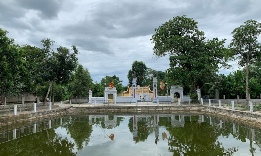Đền Gôi Vị - nơi thờ Hoàng giáp Đinh Nho Hoàn, vợ thứ tiết nghĩa, thân phụ và vị Tổng binh họ Đinh.