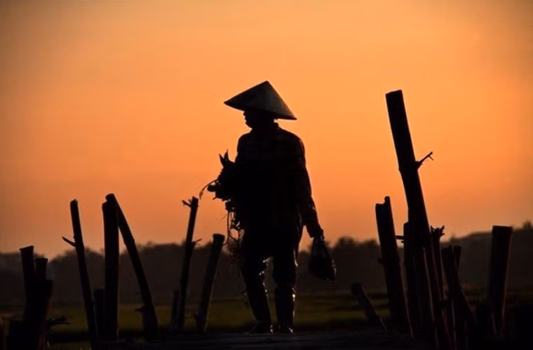 Con người 'thường dân' thấp bé nhưng lại vĩ đại vô cùng. Ảnh minh họa: ITN