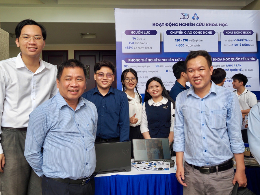 PGS.TS Quản Thành Thơ cùng nhóm nghiên cứu.