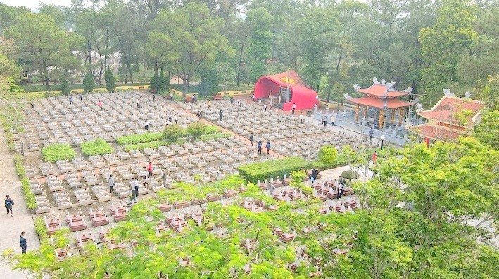 Nghĩa trang Liệt sĩ quốc gia Trường Sơn, nơi yên nghỉ của hơn 1 vạn anh hùng, liệt sĩ. dung-len-tu-khoi-lua-4.jpg