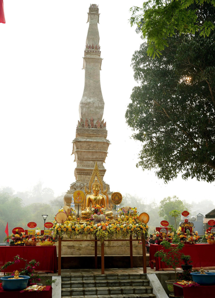 Tháp Mường Luân được 'trang hoàng' trong dịp phục dựng Lễ hội Bun Huột Nặm. thap-muong-luan-linh-hon-ben-dong-song-ma-2.jpg