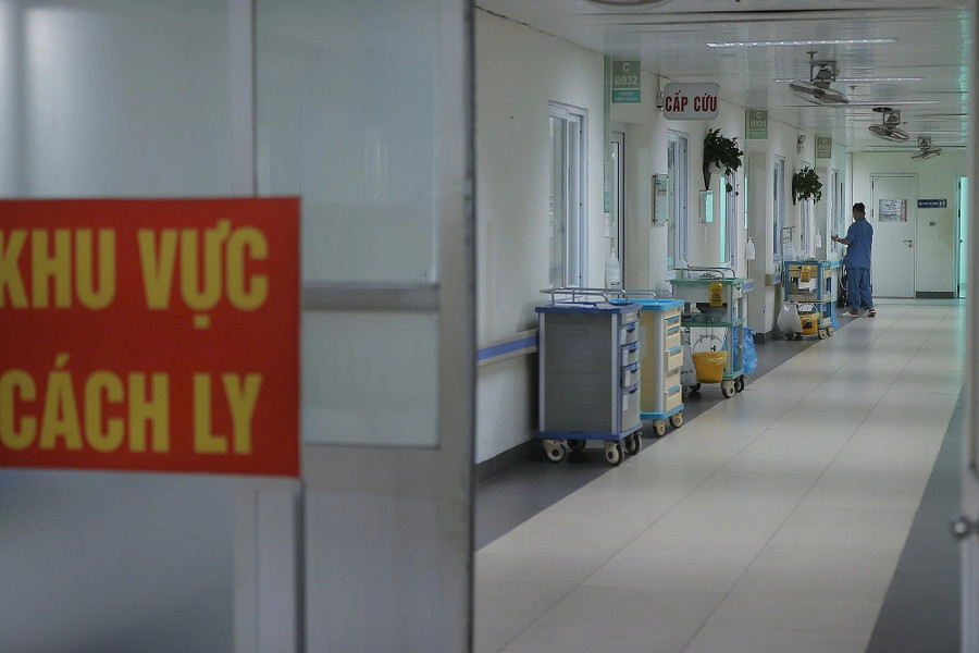 Khu vực cách ly tại Bệnh viện Thanh Nhàn, Hà Nội ngày 21/5. Ảnh: Bệnh viện cung cấp cach-cham-soc-tre-mac-covi-19-tai-nha2.jpg