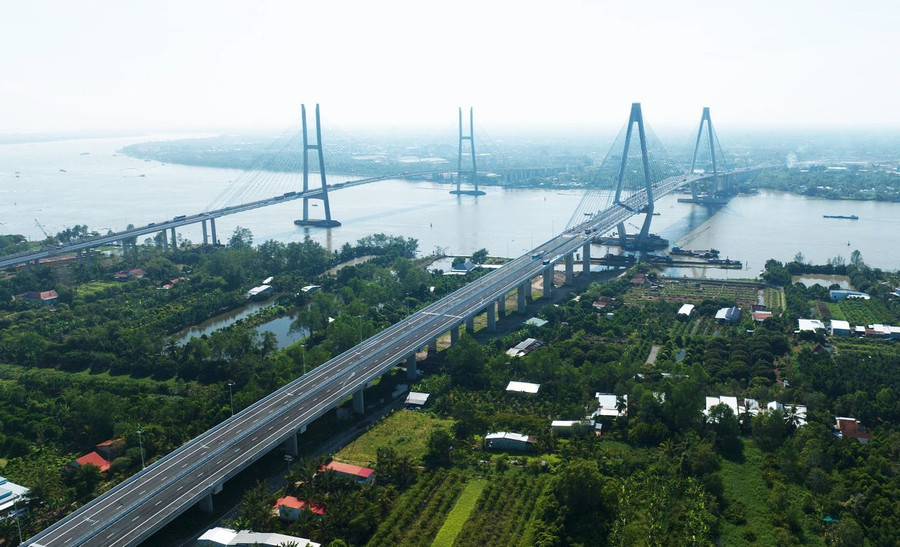 Cầu Mỹ Thuận 1 và 2 là điểm 'gạch nối' quan trọng trong việc phát triển kinh tế vùng ĐBSCL với TPHCM. Ảnh: Q.A