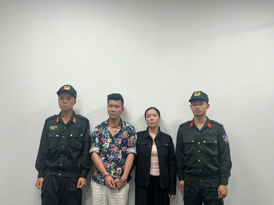 Vợ chồng Nguyễn Thị Mai Anh và Lê Văn Đông. mua-ban-benh-an-tam-than-mo-dong-an-choi-1.jpg