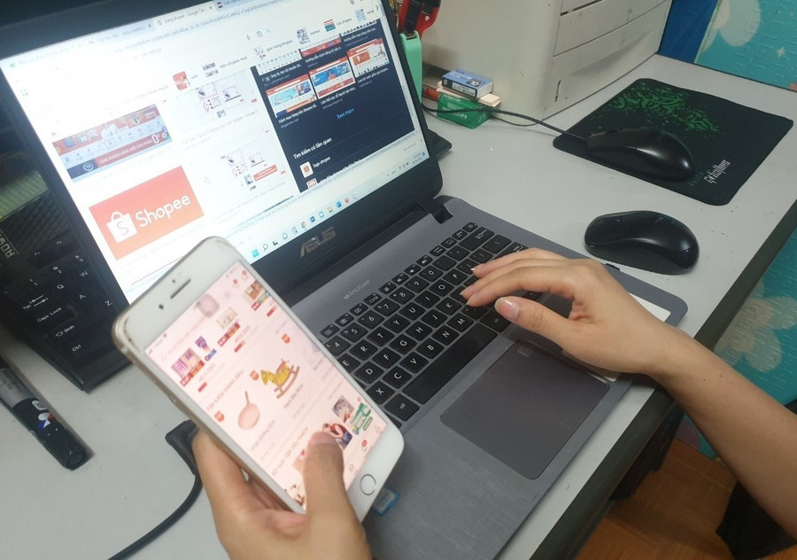 Từ 18/2, hàng hóa nhập khẩu có giá trị thấp gửi qua dịch vụ chuyển phát nhanh sẽ không còn được hưởng chính sách miễn thuế VAT. Minh họa/INT