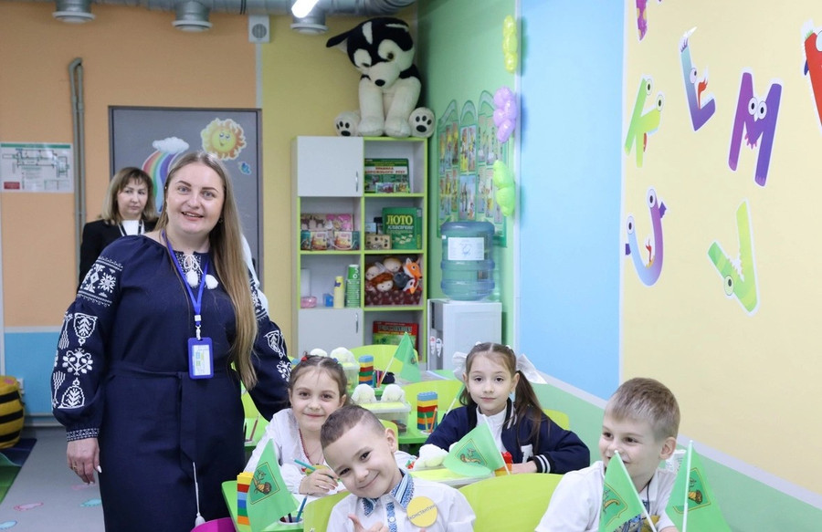 Trường học ở thành phố Kharkiv đã mở lớp học mới dưới hầm. Ảnh: UNHCR