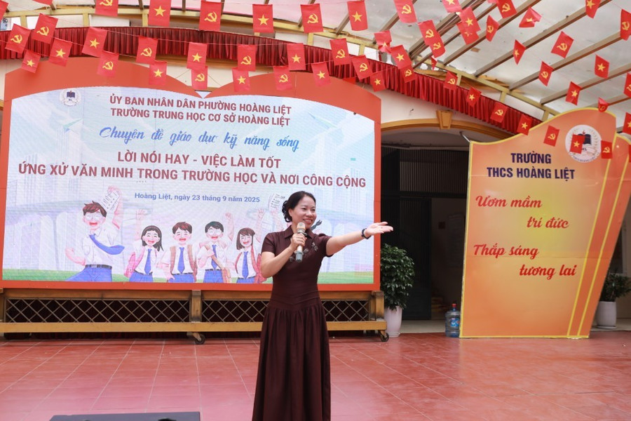 Cô Nguyễn Thị Xuân - Hiệu trưởng Trường THCS Hoàng Liệt (Hà Nội). Ảnh: Đình Tuệ. gioi-chuyen-mon-giau-nhan-ai-1.jpg