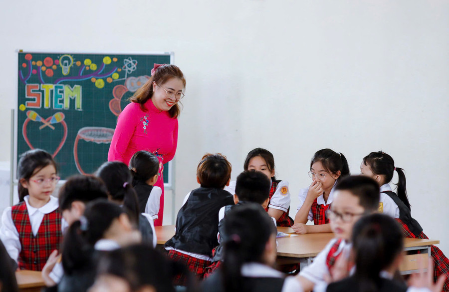 Cô Phạm Việt Hà - giáo viên Trường Tiểu học Nam Trung Yên (Yên Hòa, Hà Nội). Ảnh: Đình Tuệ