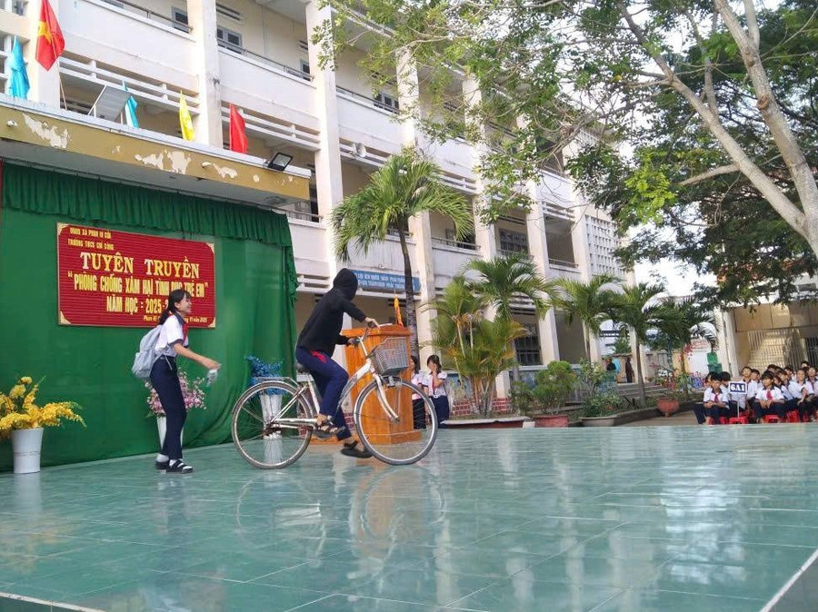 Trường THCS Chí Công (Lâm Đồng) tổ chức tuyên truyền phòng chống xâm hại trẻ em. Ảnh: website nhà trường