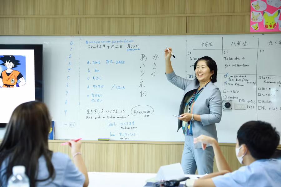 Giáo viên Nhật Bản thường xuyên phải làm thêm ngoài giờ.