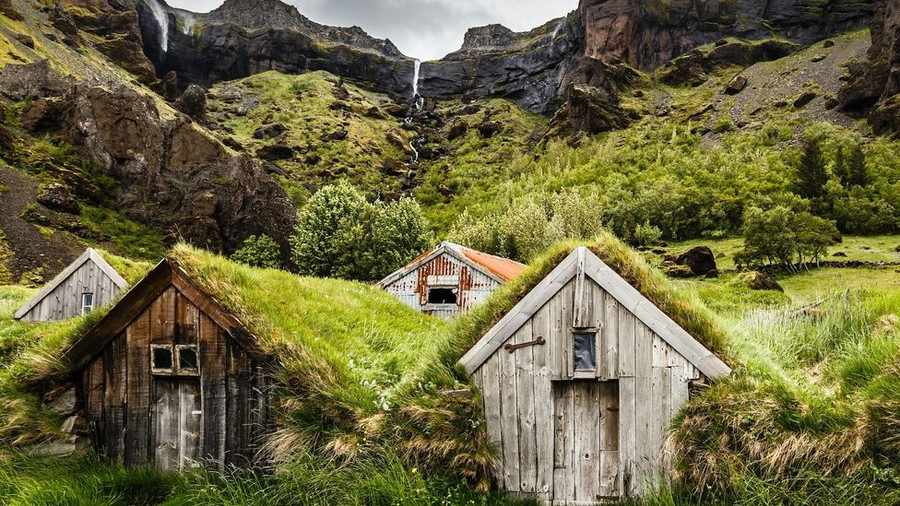 Tây Bắc Iceland là vùng đất trống trơn, chỉ giàu mỗi cỏ và cây bụi. Ảnh: Kelly Cheng Travel Photography