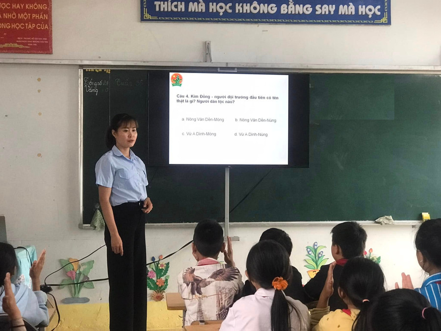 Giờ học của cô, trò Trường PTDTBT Tiểu học & THCS Trung Thịnh (Trung Thịnh, Tuyên Quang). Ảnh: NTCC lan-gio-moi-cho-giao-duc-vung-kho-3.jpg
