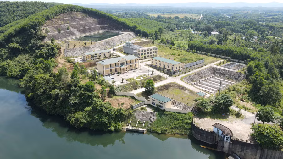 Hạng mục nhà máy nước của Dự án đã hoàn thành 2 năm vẫn chưa thể vận hành. Ảnh: T.H