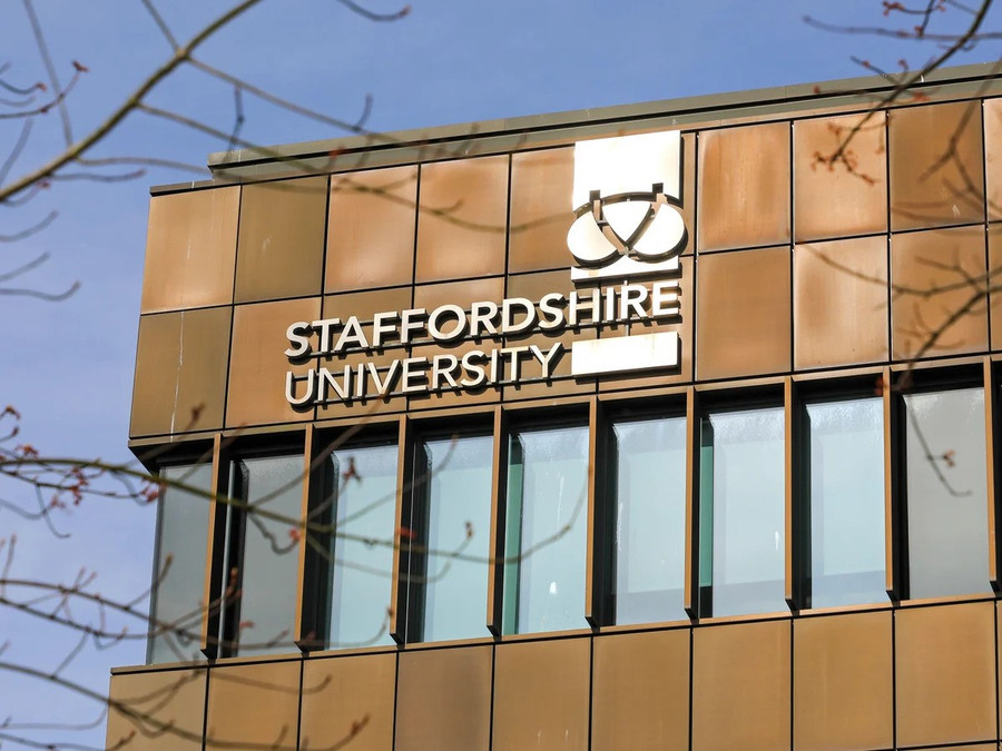 Đại học Staffordshire, Anh bị tố sử dụng AI thay giảng viên.