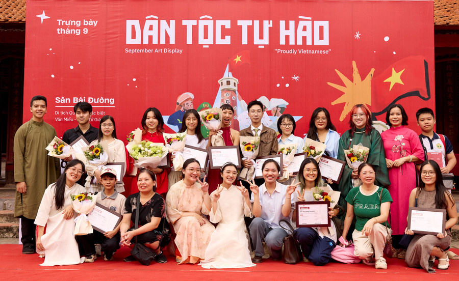 Trưng bày có sự tham gia của 39 họa sĩ trẻ đến từ nhiều vùng miền trên cả nước. hoa-si-tre-lan-toa-niem-tu-hao-dan-toc-1.jpg