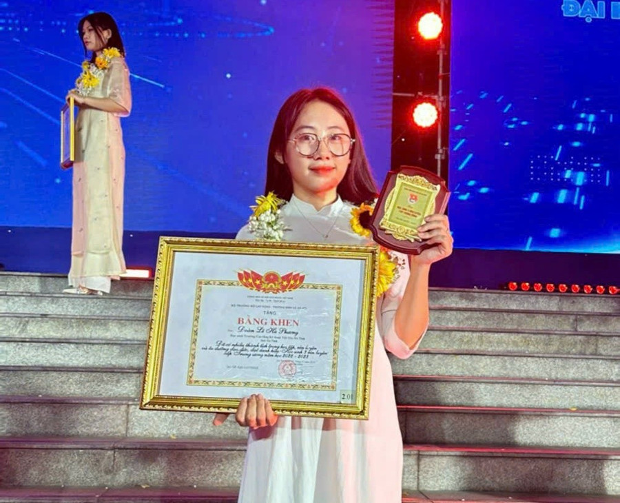 Em Đoàn Lê Hà Phương nhận danh hiệu Học sinh 3 rèn luyện cấp Trung ương năm 2024 buoc-toi-giang-duong-tu-loi-re-bat-dac-di-2.jpg