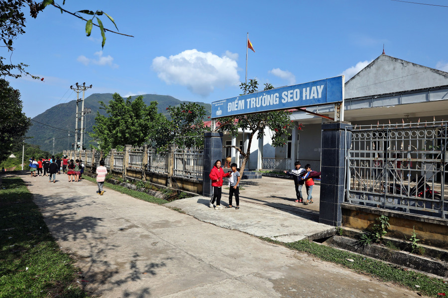 Điểm trường Seo Hay ở xã Kan Hồ (Mường Tè, Lai Châu), nơi các con em người Si La học tập. ngoi-truong-tren-may2.jpg