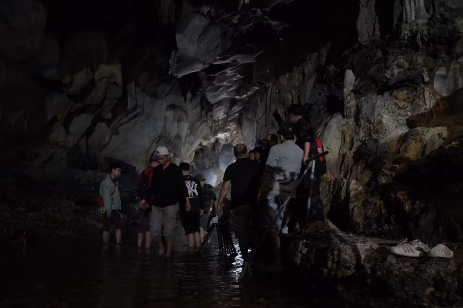 Một cảnh quay ở hang Bàn Bù, Thanh Hóa.