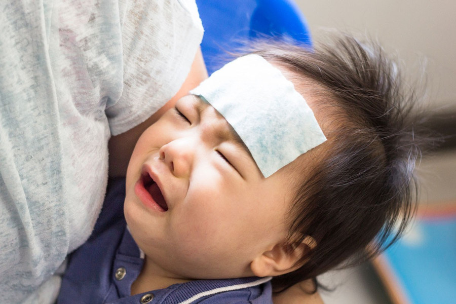 Trẻ mắc viêm màng não do virus nếu không được chữa trị kịp thời sẽ để lại hậu quả nặng nề. Ảnh: INT