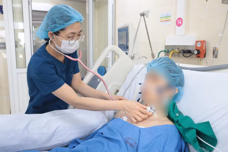 Sau 3 ngày điều trị, ý thức người bệnh cải thiện hơn. Ảnh: BVCC