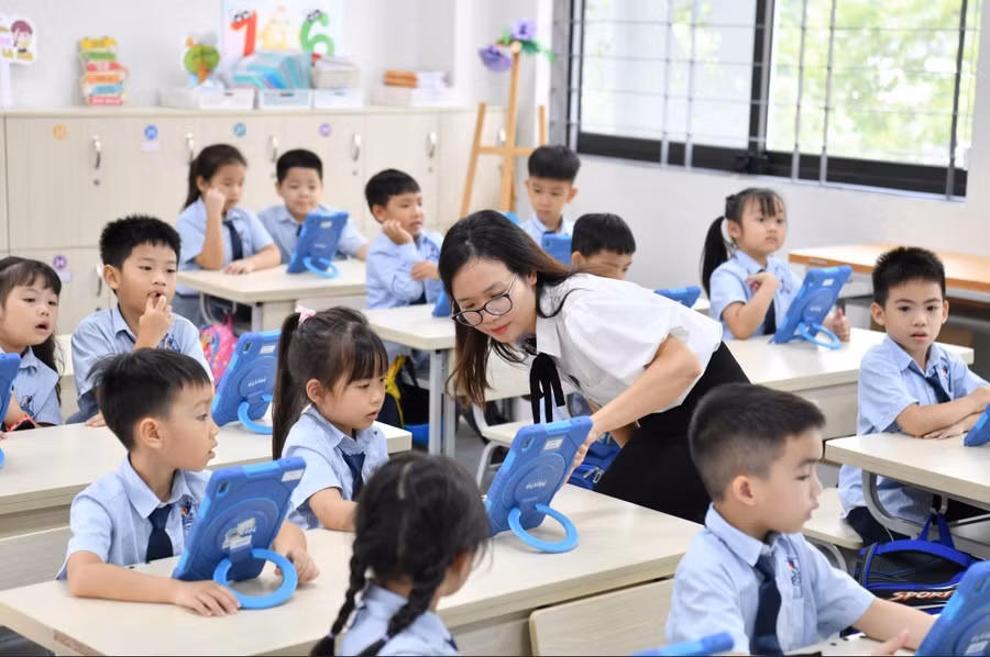 Một lớp học thông minh của Trường Tiểu học đô thị Sài Đồng (Phúc Lợi, Hà Nội). Ảnh: NVCC
