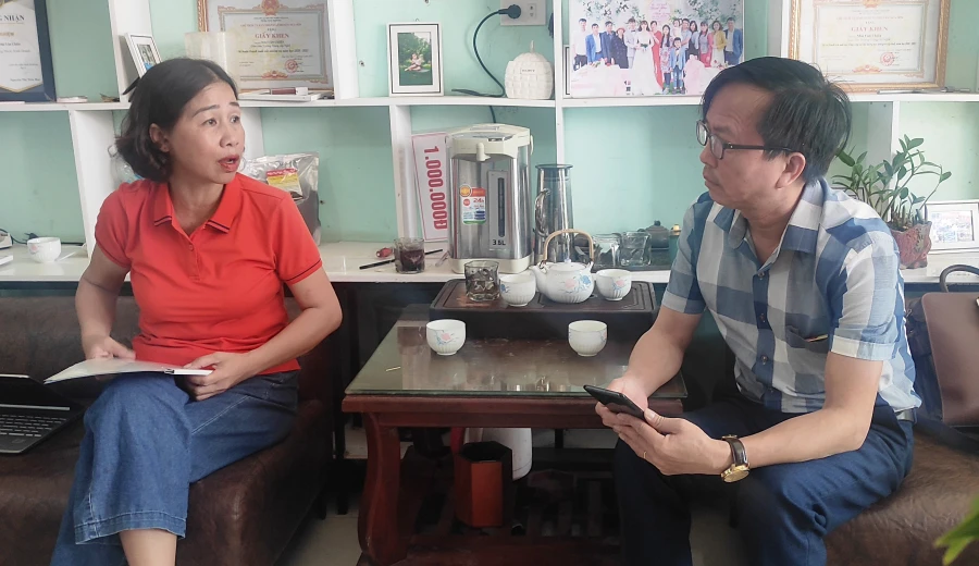 Bà Mai Thị Duyên, giáo viên nghỉ hưu ở huyện Nga Sơn (Thanh Hóa) phản ánh sự việc với phóng viên Báo GD&TĐ.