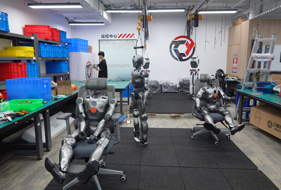 Bên trong một phòng thí nghiệm robot tại Trung Quốc. robot-hinh-nguoi-tham-vong-cong-nghiep-moi-cua-trung-quoc-4.jpg
