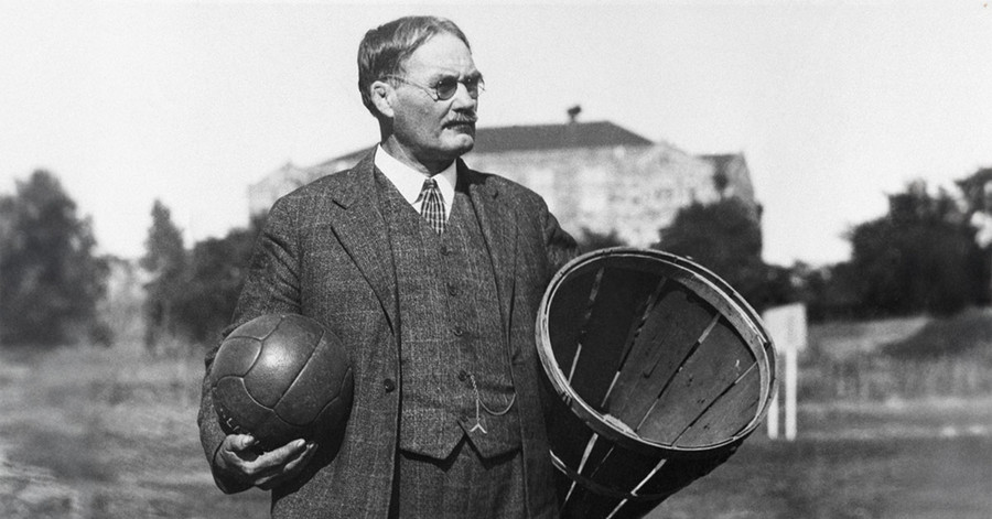 James Naismith - người phát minh ra bóng rổ.