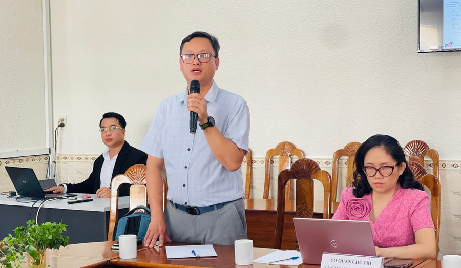 TS Ngô Việt Đức báo cáo quy trình thực hiện nghiên cứu của nhóm. trong-sam-non-bang-phuong-phap-khi-canh.jpg