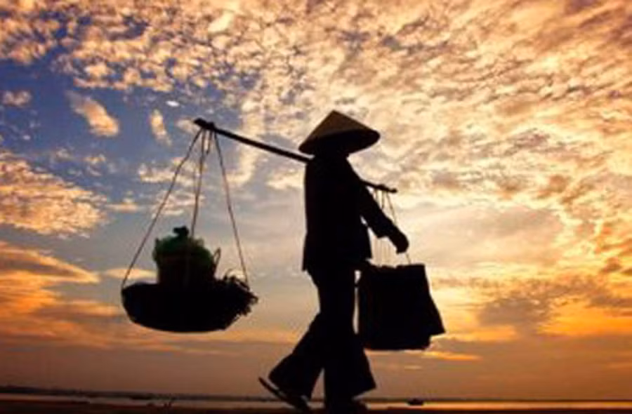 Nỗi đau mẹ nuốt vào trong, tiếng cười trao cho con. Minh họa: ITN