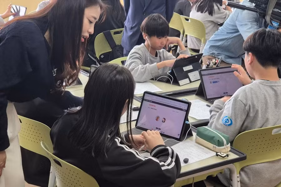 Học sinh Hàn Quốc phụ thuộc vào AI khi học tiếng Anh.