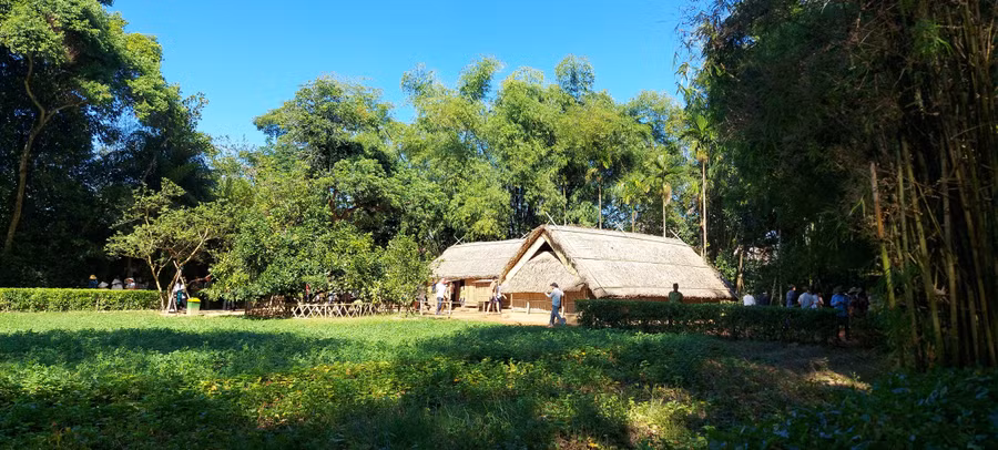 Về nơi Bác đã sinh ra, bất cứ ai cũng nghe lòng mình thổn thức. Ảnh: Bình Thanh