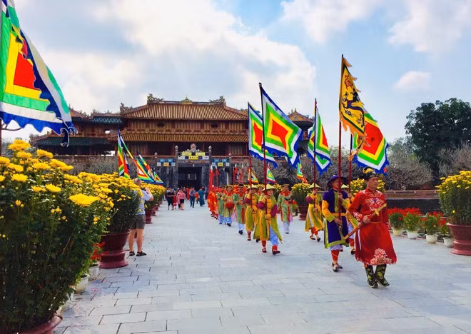 Tái hiện lại cảnh Tết trong hoàng cung triều Nguyễn. Ảnh: ITN.