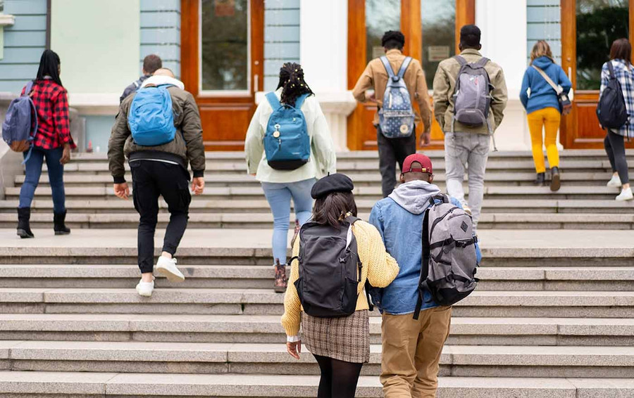 Sinh viên quốc tế giảm 17% tại Mỹ.