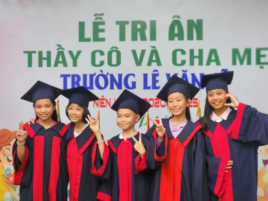 <a href="/xa-hoi" title="Xã hội" rel="dofollow">Xã hội</a>
