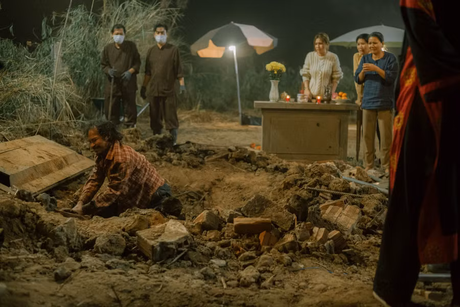 Phim 'Cải mả' dù từng dẫn đầu phòng vé nhưng sau đó không thể bứt phá.