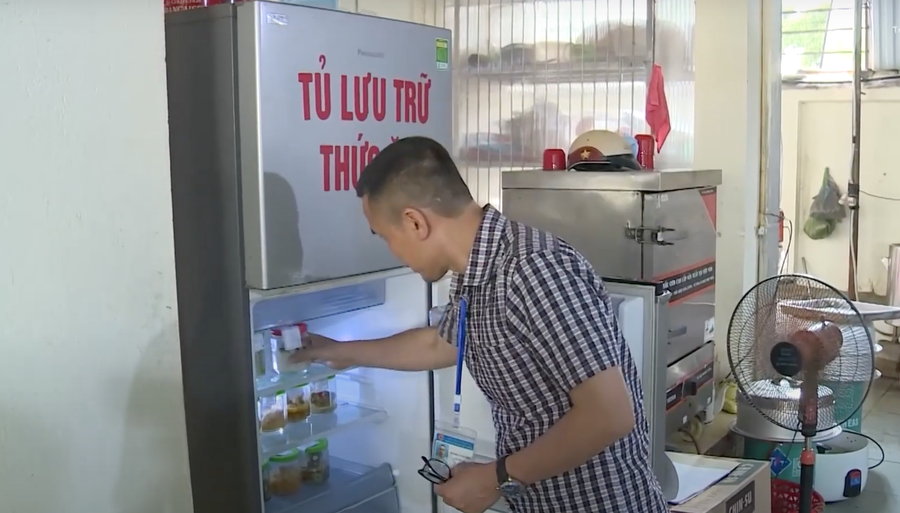 Cơ quan chức năng kiểm tra đột xuất các bếp ăn bệnh viện sau phản ánh của Báo GD&TĐ.